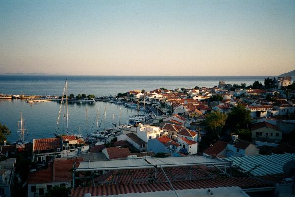 Vy ver hamnen i Pythagorian